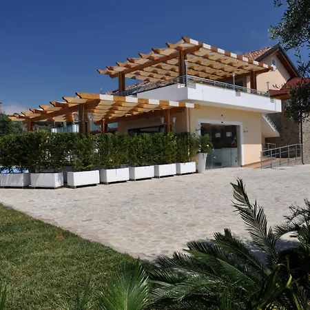 فندق Porta Rosa 4*